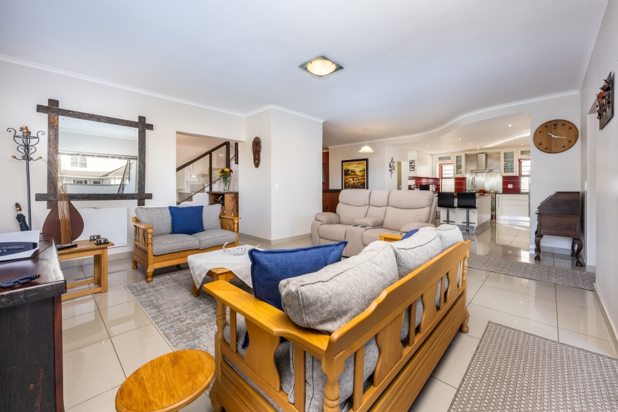 6 Bedroom Property for Sale in Zevenzicht Western Cape